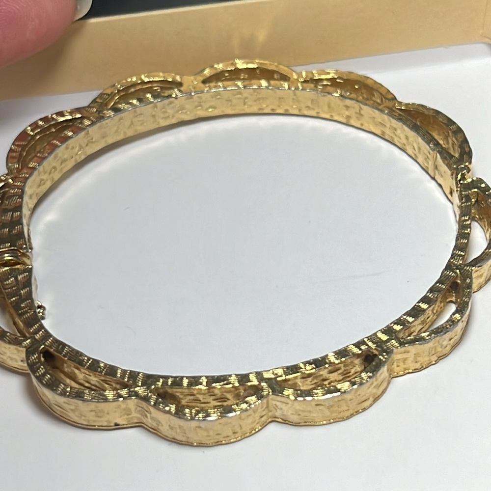 Beautiful Gold Bangle - image 2
